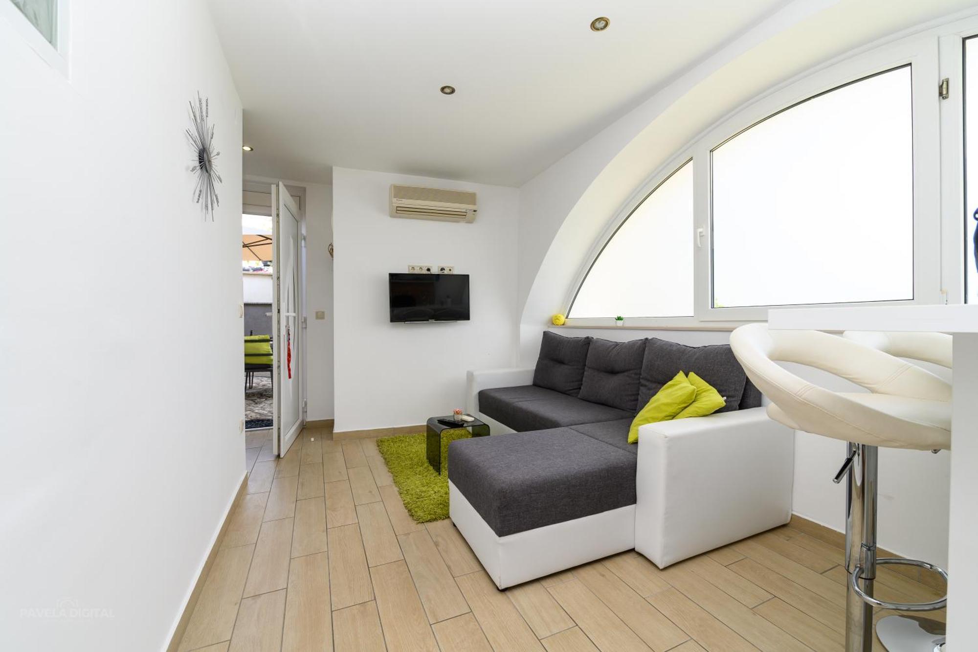 Apartments Maksim And Timon Крк Екстер'єр фото