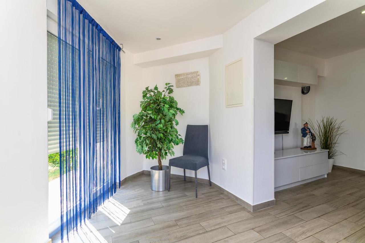 Apartments Maksim And Timon Крк Екстер'єр фото