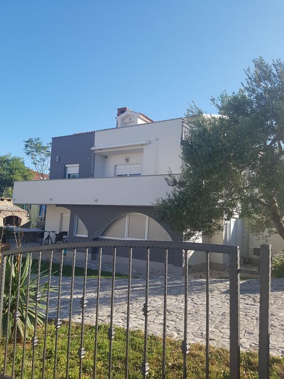Apartments Maksim And Timon Крк Екстер'єр фото