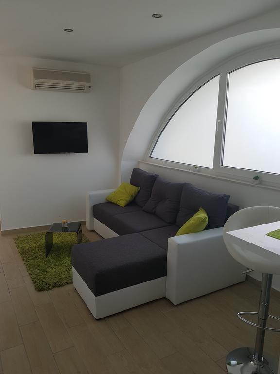 Apartments Maksim And Timon Крк Екстер'єр фото